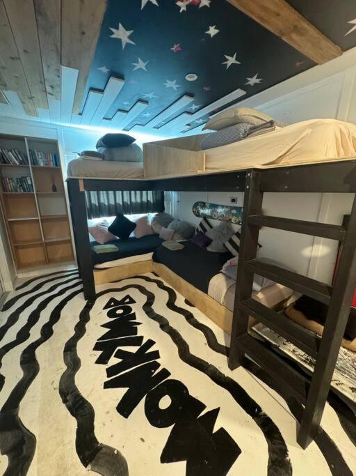 Electric Waihi Beach House - Family & Dog Friendly, Close To Beach, Pool Table, Outdoor Fire Room, Skate Ramp Bowentown Ngoại thất bức ảnh
