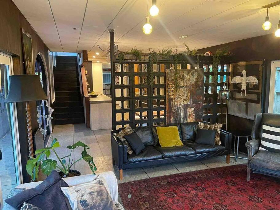 Electric Waihi Beach House - Family & Dog Friendly, Close To Beach, Pool Table, Outdoor Fire Room, Skate Ramp Bowentown Ngoại thất bức ảnh