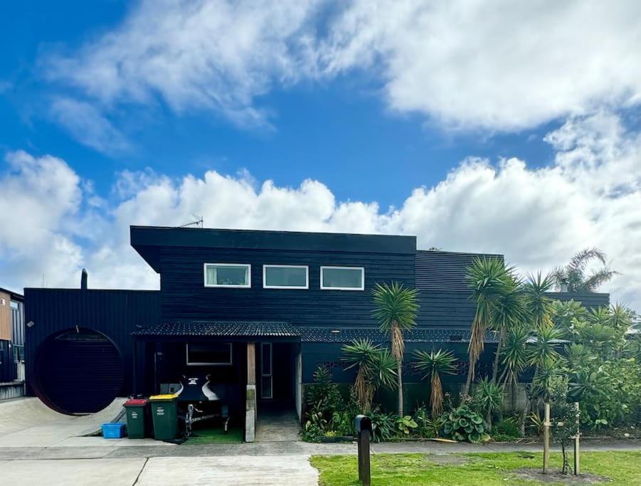 Electric Waihi Beach House - Family & Dog Friendly, Close To Beach, Pool Table, Outdoor Fire Room, Skate Ramp Bowentown Ngoại thất bức ảnh